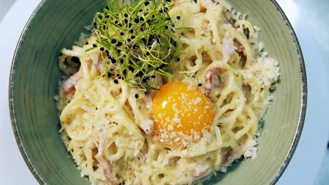 Rotating plate of a ready fresh-made pasta. Delicious spaghetti carbonara 스톡 동영상 165518798