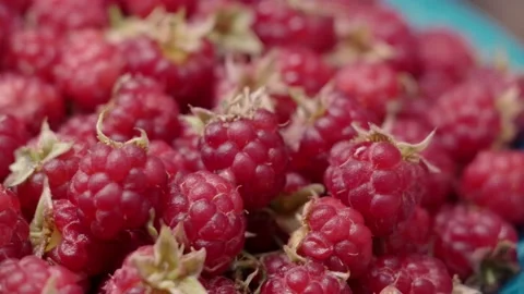 Rotating plate with ripe raspberry. Stock Footage 137738364