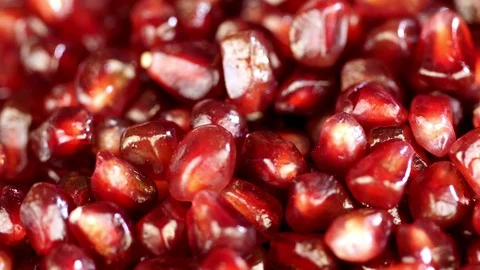 Presentation of a pomegranate on a black background - Free Stock Video