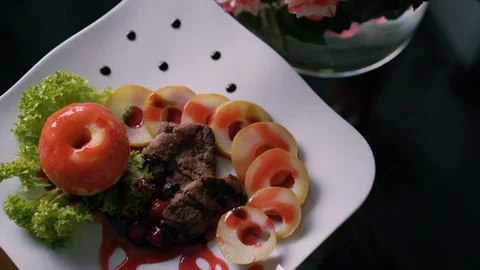 Rotating of presentation of delicious restaurant dish in 4K Stock-Footage 72250514