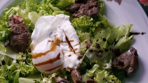 Rotating of presentation of delicious restaurant dish Vídeo Stock 72250981