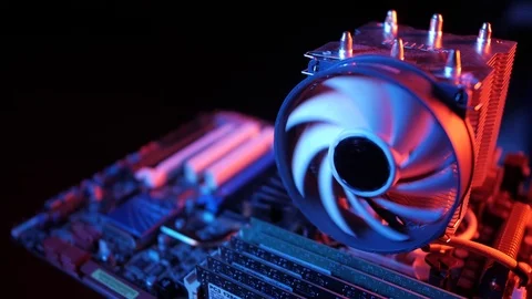 Rotating processor CPU fan installed on the motherboard on a black background 库存影片 107004347