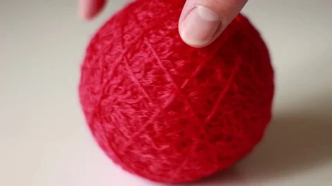 Rotating red yarn ball 動画素材 76039459