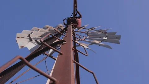 Rotating reveal of windmill spinning Stock Footage 95951310