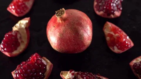 Rotating ripe red garnet closeup. Видео 70156706