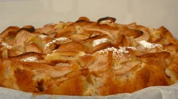 A rotating rustic cooked apple pie Stock Footage 85755854