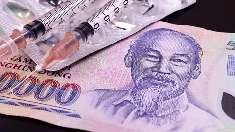 Rotating syringe with new sample of five hundred vietnamese dong bills. Stock Footage 294595708