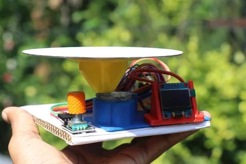 Rotating table display stand made with 3d printed parts that uses OLED Stockfoto's