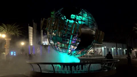 Rotating Universal Studios Hollywood Globe Sign at CityWalk by night. LA, USA 库存影片 148236682