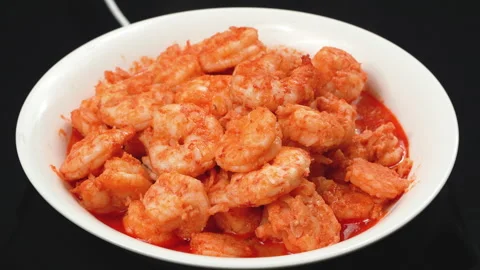 Rotating Vietnamese Braised Black Tiger Shrimp On Plate Vídeos de archivo 336740662
