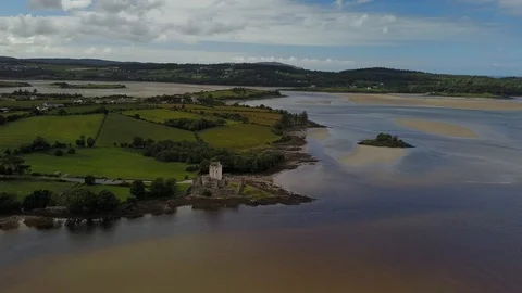 Rotating view of Doe castle 스톡 동영상 111655962