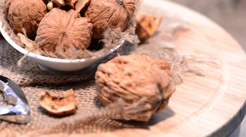 Rotating walnuts video (loopable) Vídeos de archivo 33757174