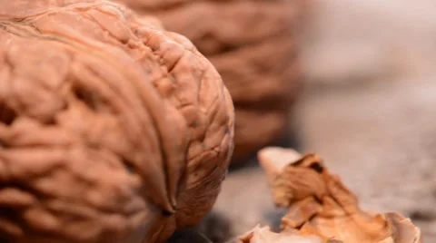 Rotating walnuts video (loopable) Vídeos de archivo 33757365