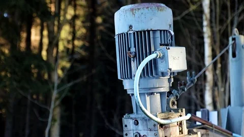 Rotating wheel of elevator with engine on snowy hill. Video stock 82779604