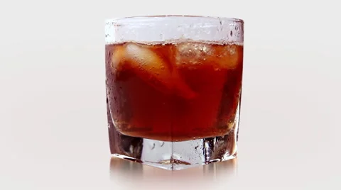 Rotating whiskey with ice Video stock 3627166