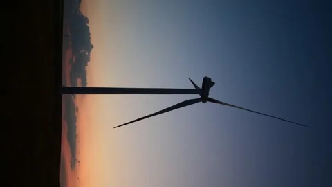 Rotating wind turbine at twilight Video stock 274216225