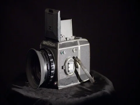 Rotating zenza bronica 645 medium format vintage camera Stock Footage 69362106