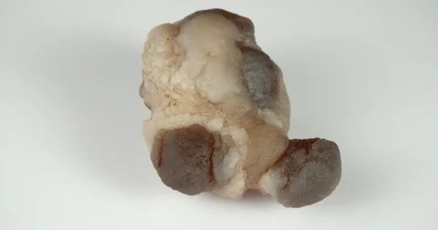 Rotation of chalcedony Morocco. Close-up on a white background. Stockbeeldmateriaal 167582401