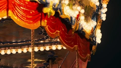 Rotation of Marry-Go-Round Carousel in Amusement Park, Bright Colors and Lights Vídeo Stock 121106223