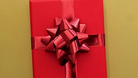 Rotation of red gift box with bow on golden background. Jewelry store concept Video stock 218224087