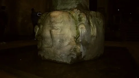 Rotation view of Istanbul upside-down head of medusa located in the mosque 스톡 동영상 105274014