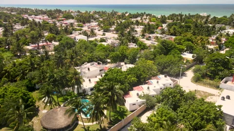 Rotational view of pool in Yucatan mexico 스톡 동영상 159385879