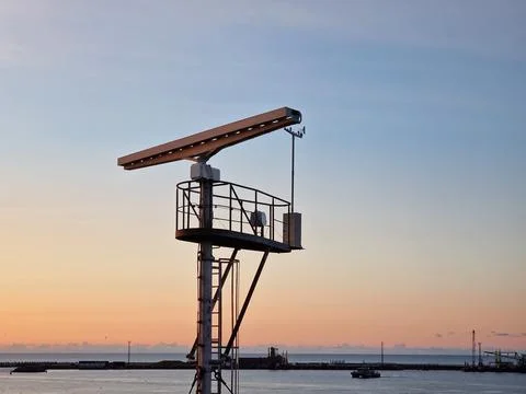 Rotationg phased array antenna for marine radar Foto stock
