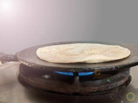 Roti making process , baking on tawa 스톡 사진