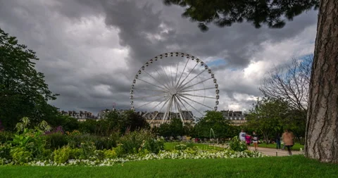 Roue de Paris - Ferris wheel near the Place de la Concorde. Stock Footage 160140899
