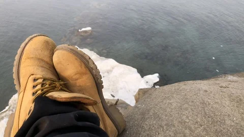 Rough boots on the edge of the earth Vidéo 104043638