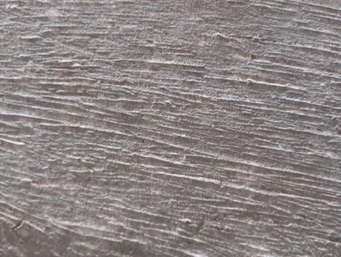Rough concrete surface with deeply bruised horizontal grooves texture Foto stock