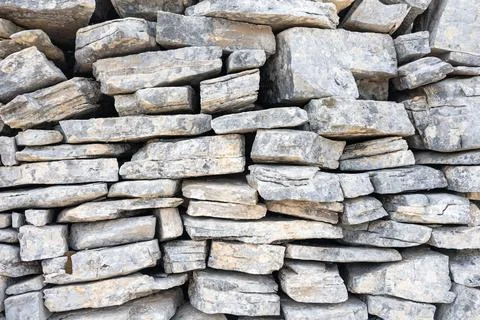 Rough Gray Stone Wall With Irregular Rocks For Rustic Masonry And Exterior 스톡 사진