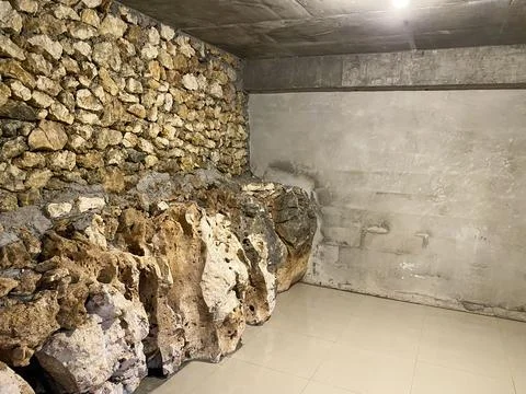 Rough limestone boulder feature and stacked rock wall. 스톡 사진