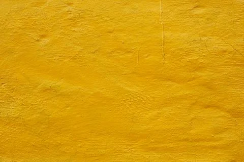 Rough plaster wall painted bright yellow background Foto stock