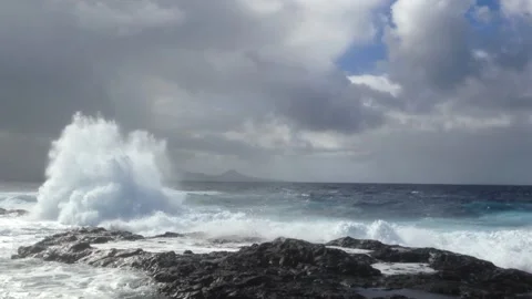 Rough sea, ocean shore, waves crashing Stock Footage 165542252