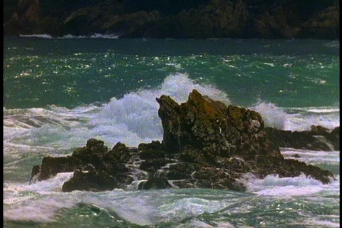 Rough water crashes over jagged rocks in Klasies River. Stock Footage 86752746