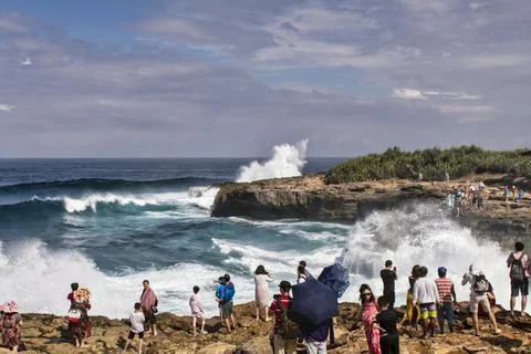 Rough waves at Devil's Tear at Bali, Indonesia Stock Photos
