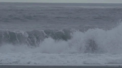 Rough waves of Hokitika sea on a cloudy morning Stock Footage 128285133