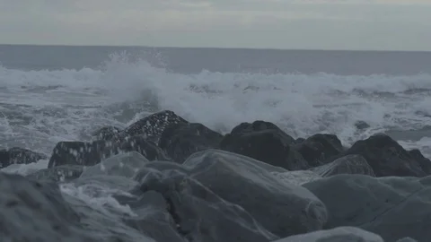 Rough waves of Hokitika sea on a cloudy morning Stock Footage 128285241