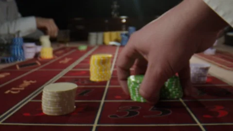 Roulette table with human hands putting down chips in casino. Unrecognizable Vídeo Stock 126707319