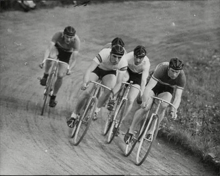 Round The Bend In The Lap Scratch Race During The Manchester Cycle Track Racing  Stock Photos