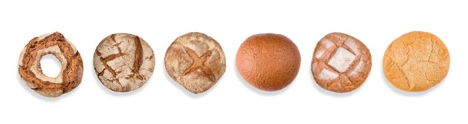 Round bread set in the row isolated with clipping path Foto stock