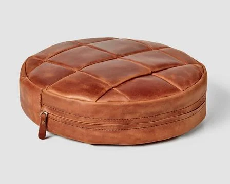 Round brown leather patchwork floor cushion with side zipper Elegant round... Fotos de archivo
