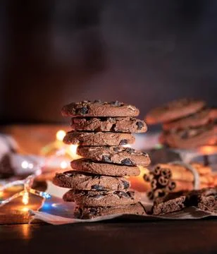 Round chocolate cookies in a stack Stockfoto's
