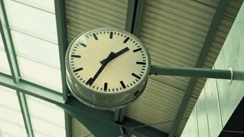 Round clock at a train station showing the time Video stock 278316002