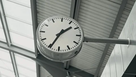 Round clock at a train station showing the time 動画素材 278316051
