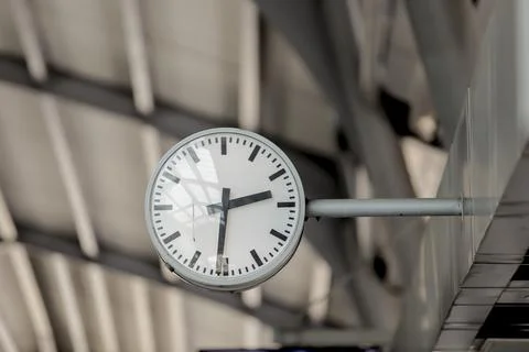 Round clock at a train station showing the time 스톡 사진