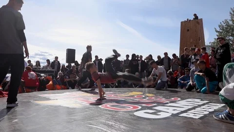 Round Of Dance Battle Between Two Dancers Stock-Footage 109991911