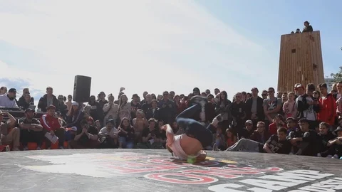 Round Of Dance Battle During The Breakdance Fest Stock-Footage 109992556