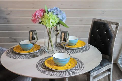 Round dining table in a modern interior 库存照片